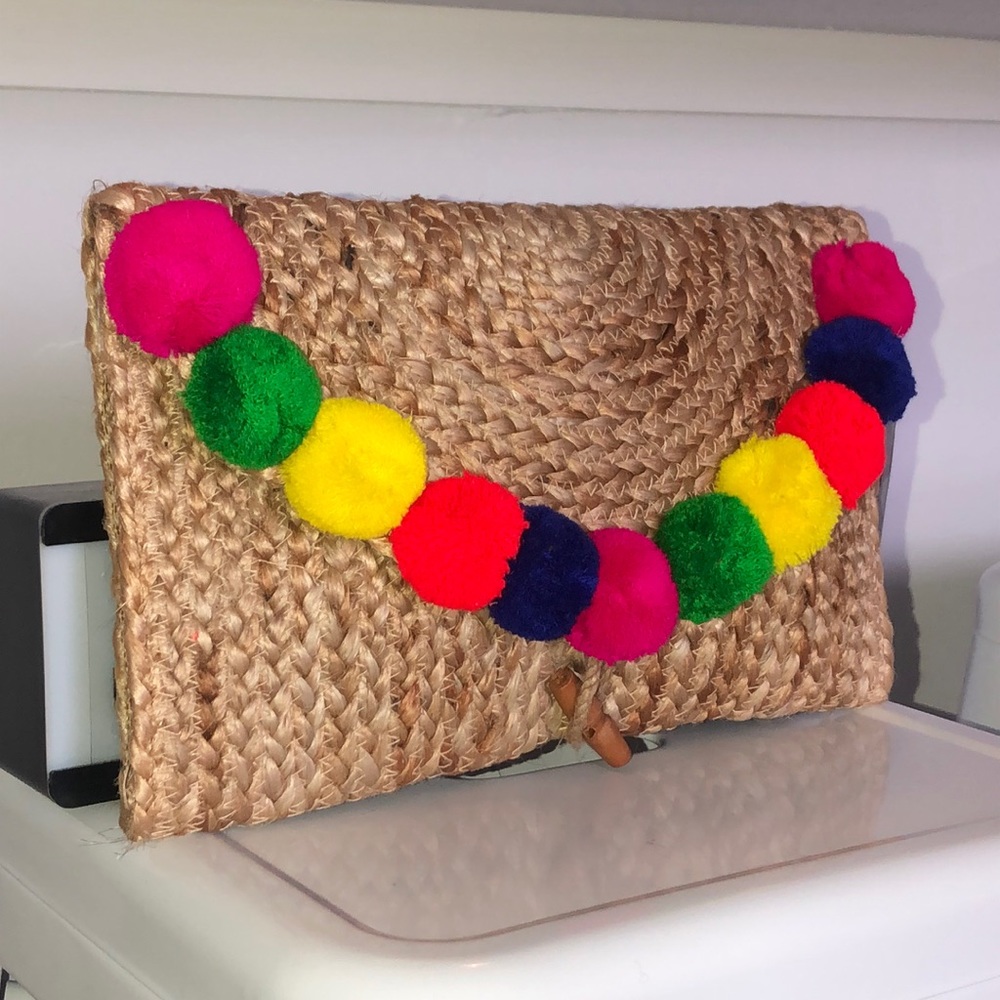 💕 NEW! Hand Woven Jute Beach Clutch 💕